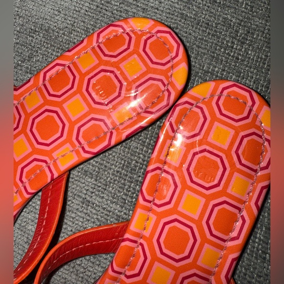 Tory Burch Miller Sandals Flip Flop Orange Coral Pink Octagon Patent Leather - Picture 5 of 10